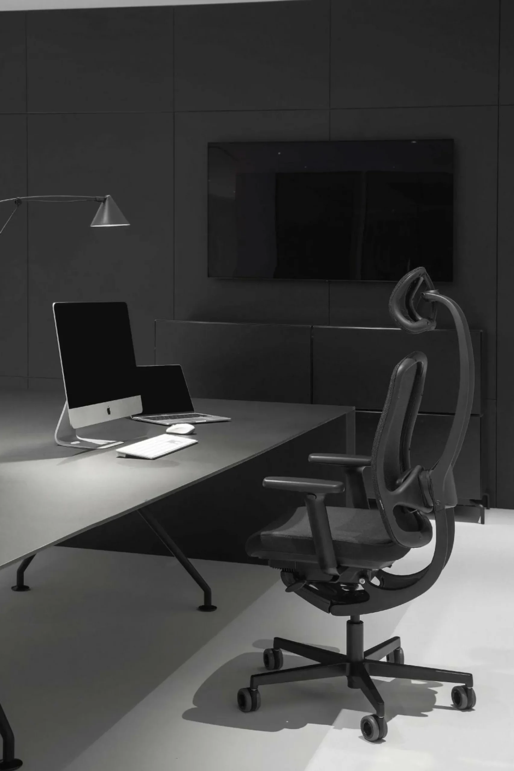 Drehstuhl AluMedic Black