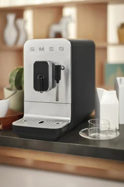 Kompakt-Kaffeevollautomat smeg
