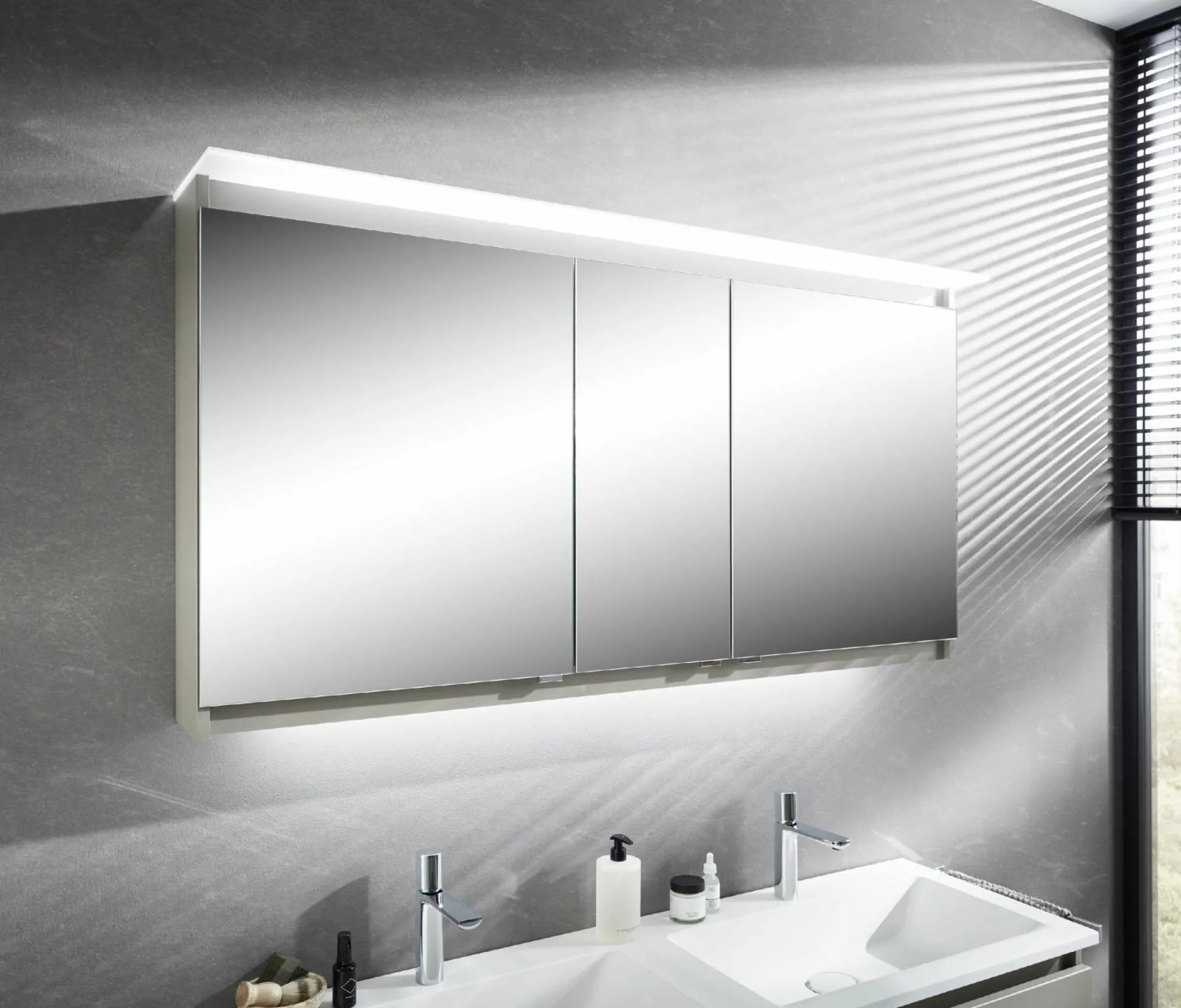 Spiegelschrank KENBORG b.solid