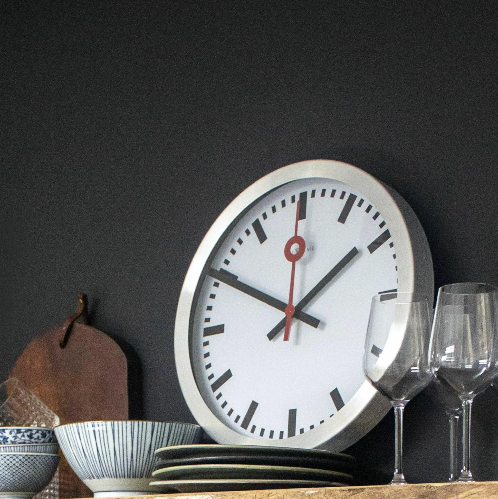 Wanduhr NEXTIME STATION